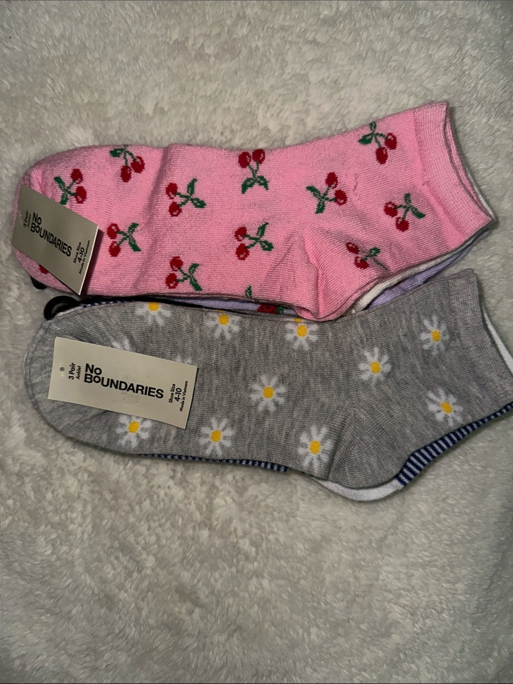 No Boundaries Pink Cherry & Gray Daisy Ankle Socks - 3 pack .
